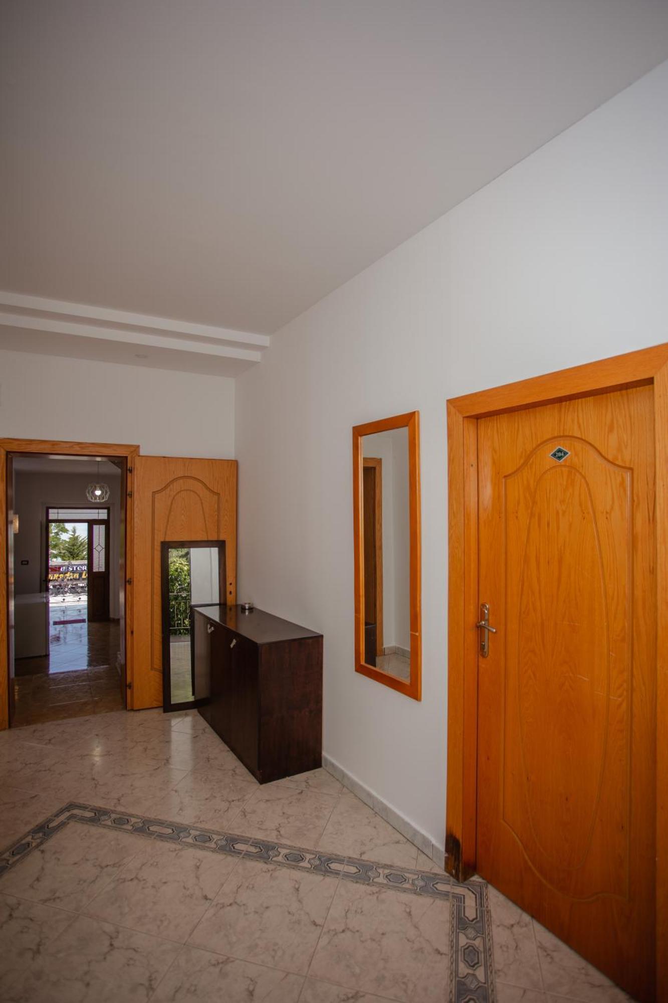 Hotel Shkodra Lake Široka エクステリア 写真