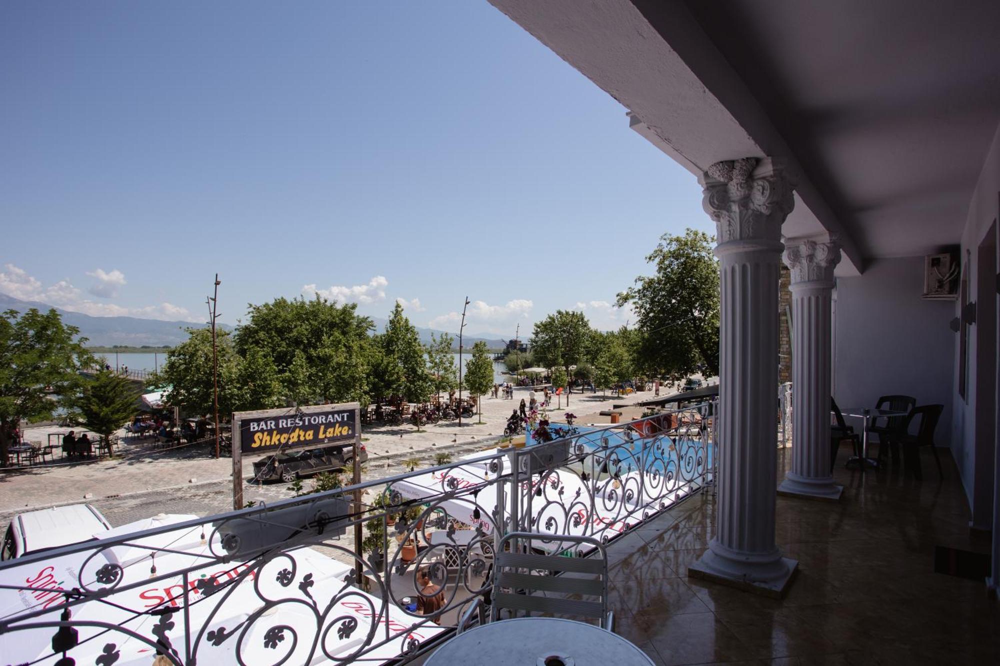 Hotel Shkodra Lake Široka エクステリア 写真